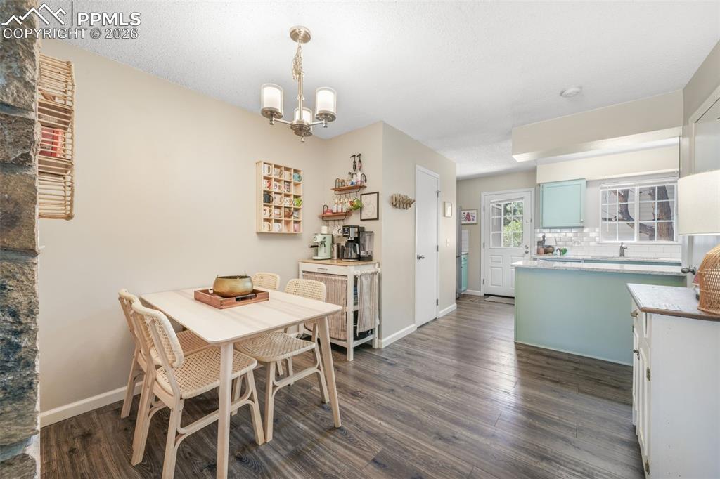 Image 12 of 50: Entry