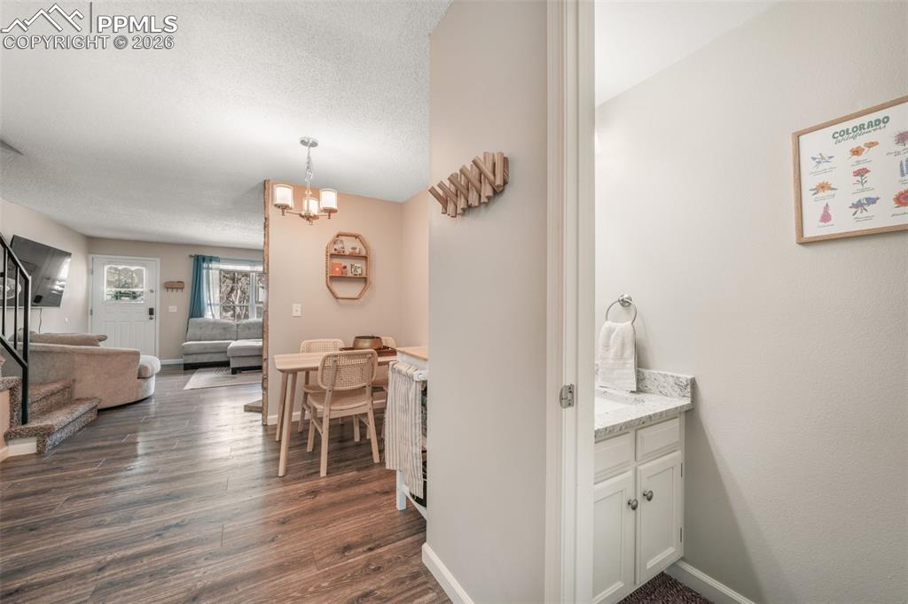 Image 23 of 50: Kitchen