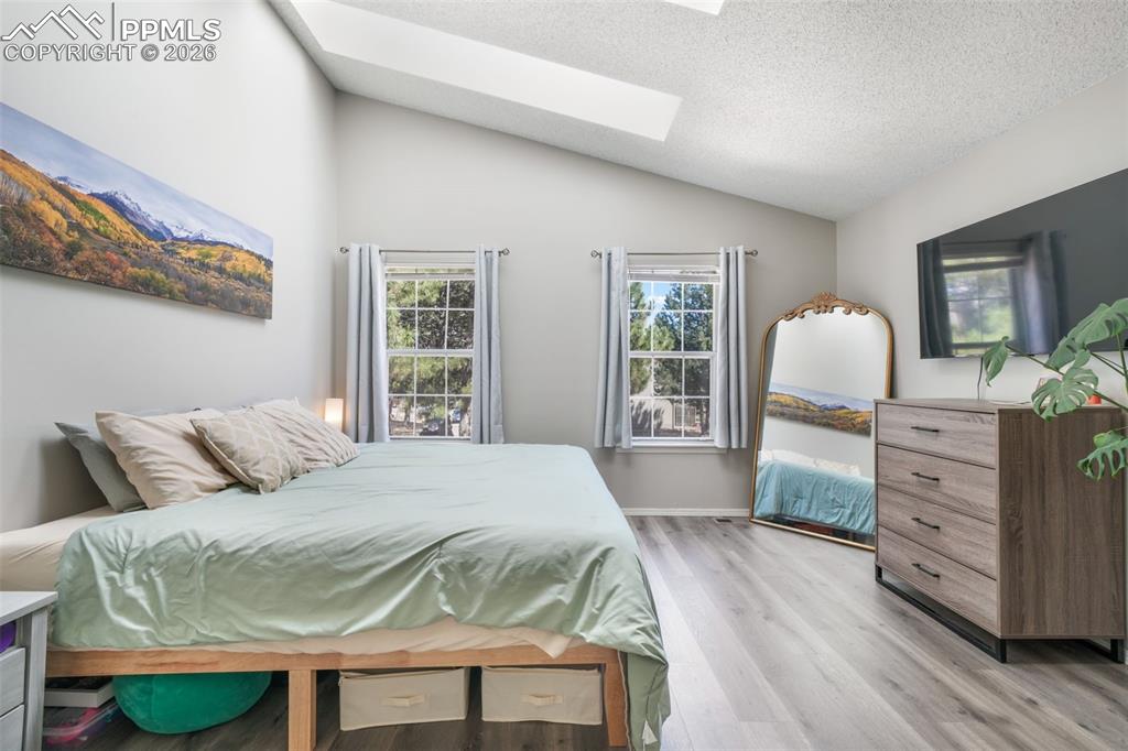 Image 25 of 50: Kitchen