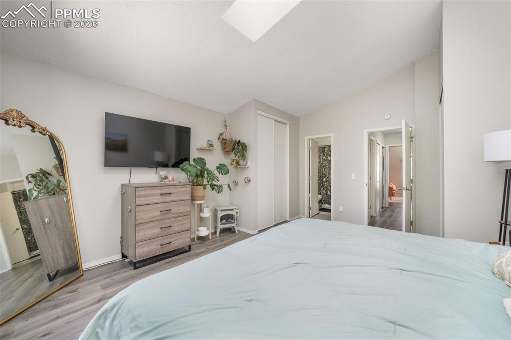 Image 26 of 50: Bathroom