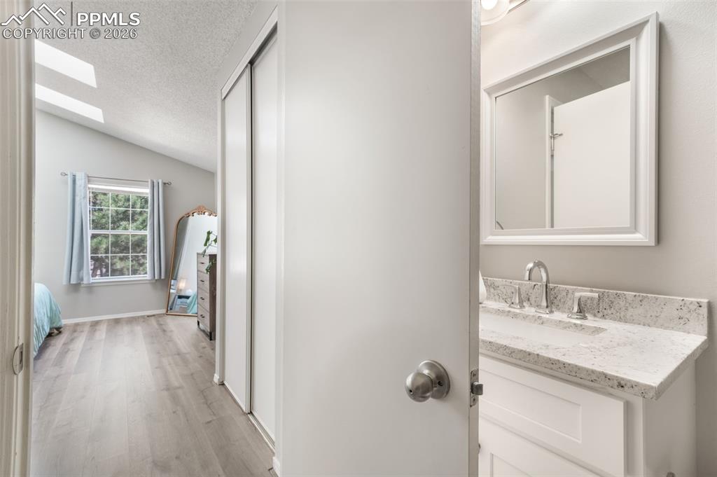 Image 32 of 50: Bedroom