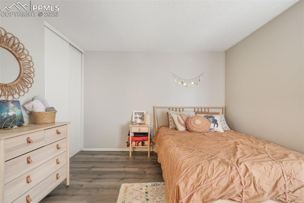 Image 39 of 50: Hallway