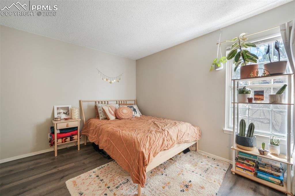 Image 42 of 50: Bedroom