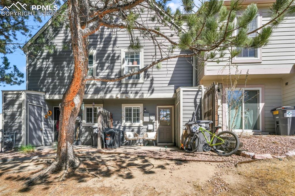 Image 44 of 50: Bedroom