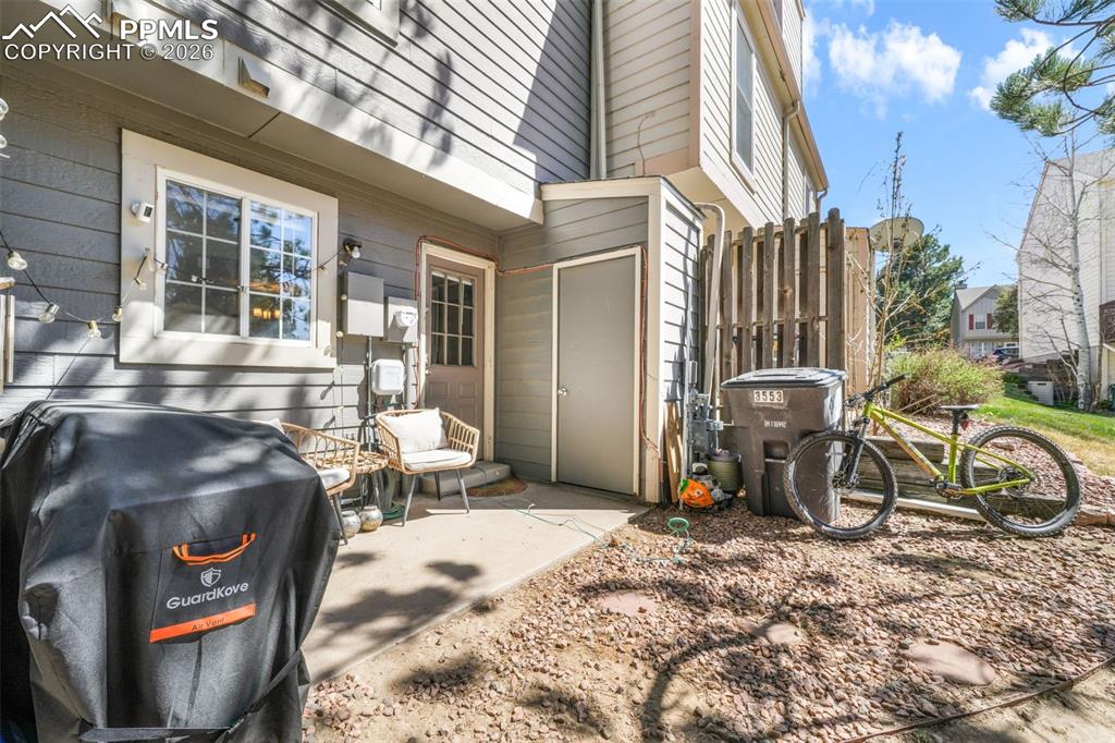 Image 45 of 50: Bedroom