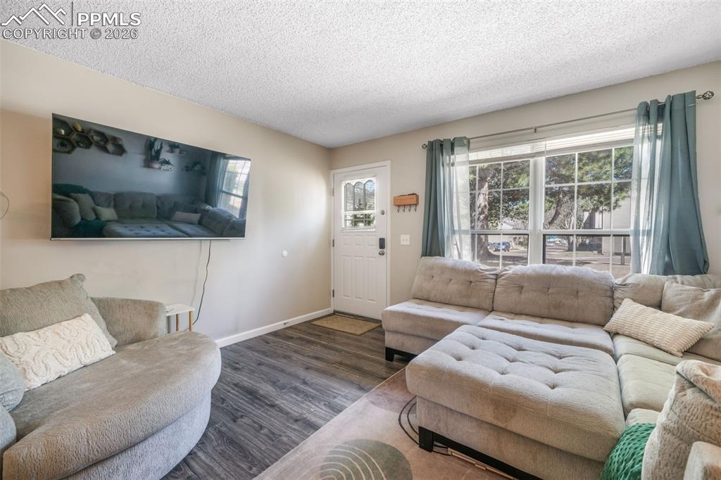 Image 8 of 50: Living Room