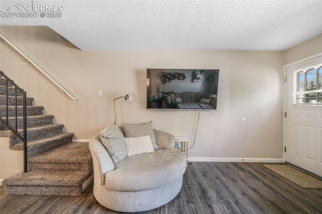 Image 9 of 50: Living Room