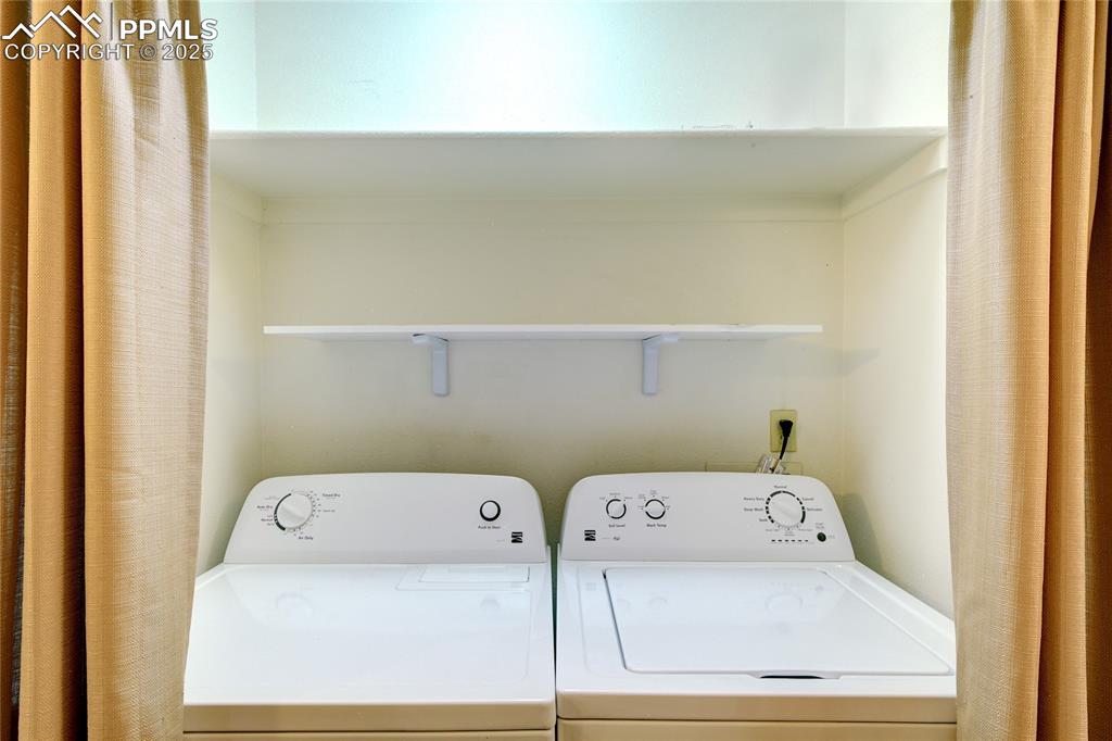Image 16 of 20: Laundry