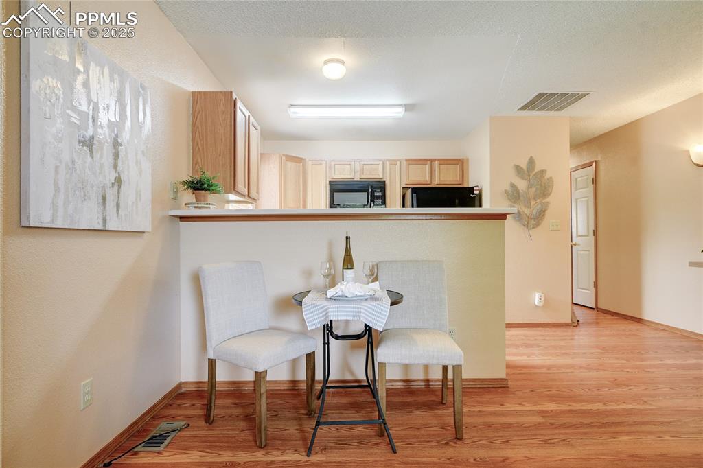 Image 6 of 20: Kitchen