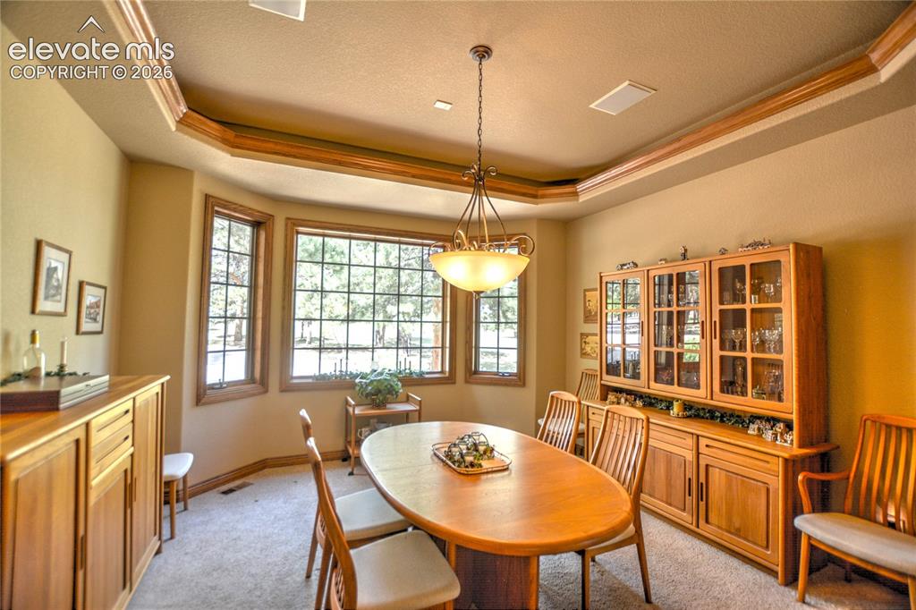 Image 22 of 49: Dining Area