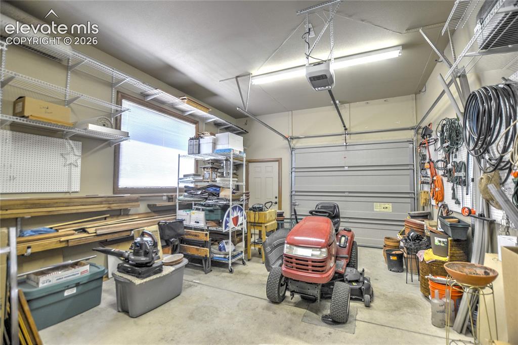 Image 32 of 49: Garage