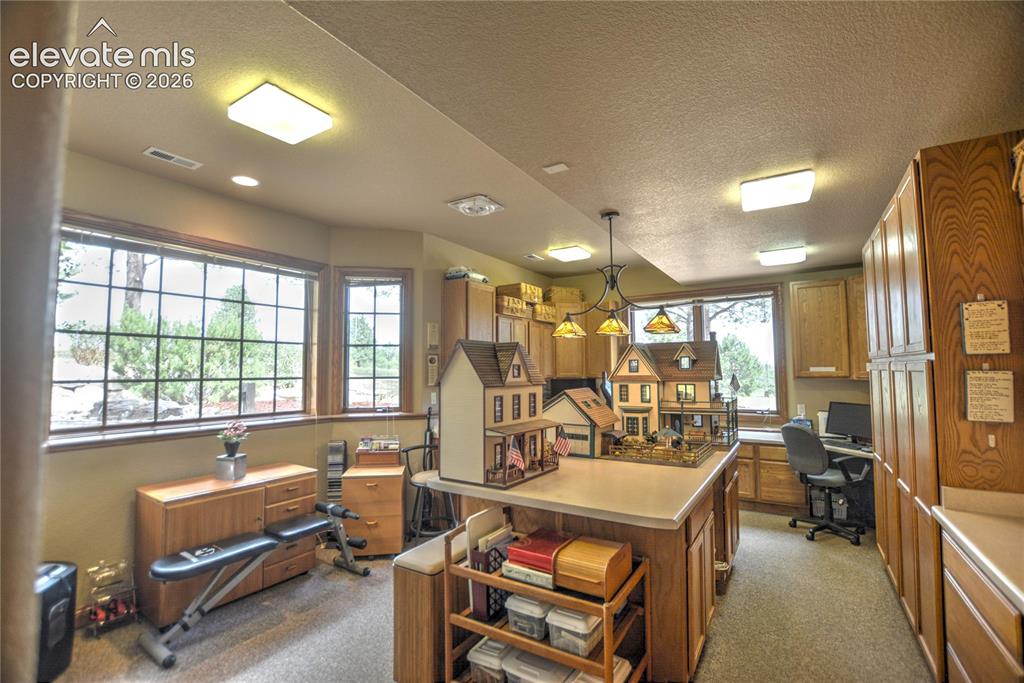 Image 41 of 49: Office