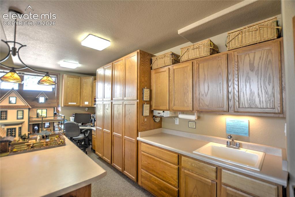 Image 43 of 49: Kitchen