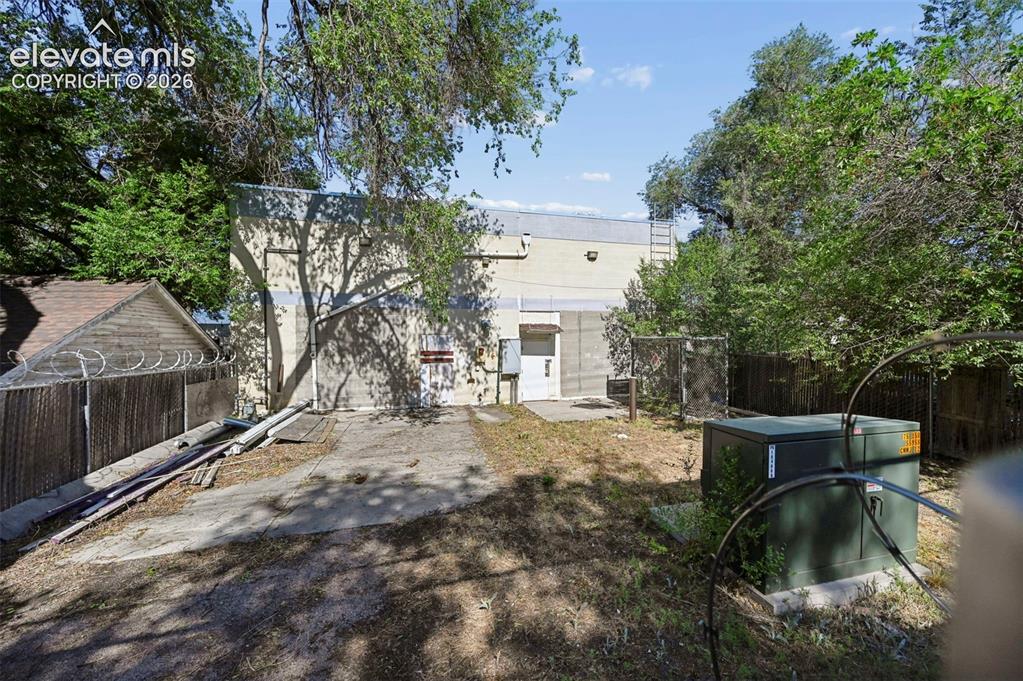 Image 22 of 29: Back of Structure