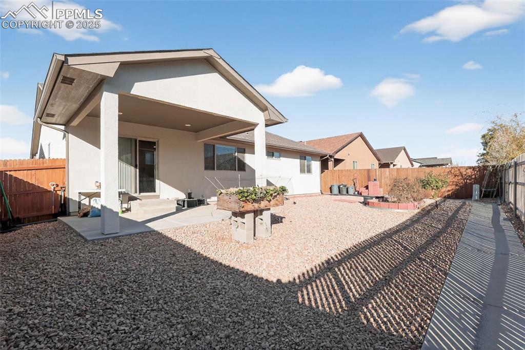 Image 27 of 34: Back of Structure