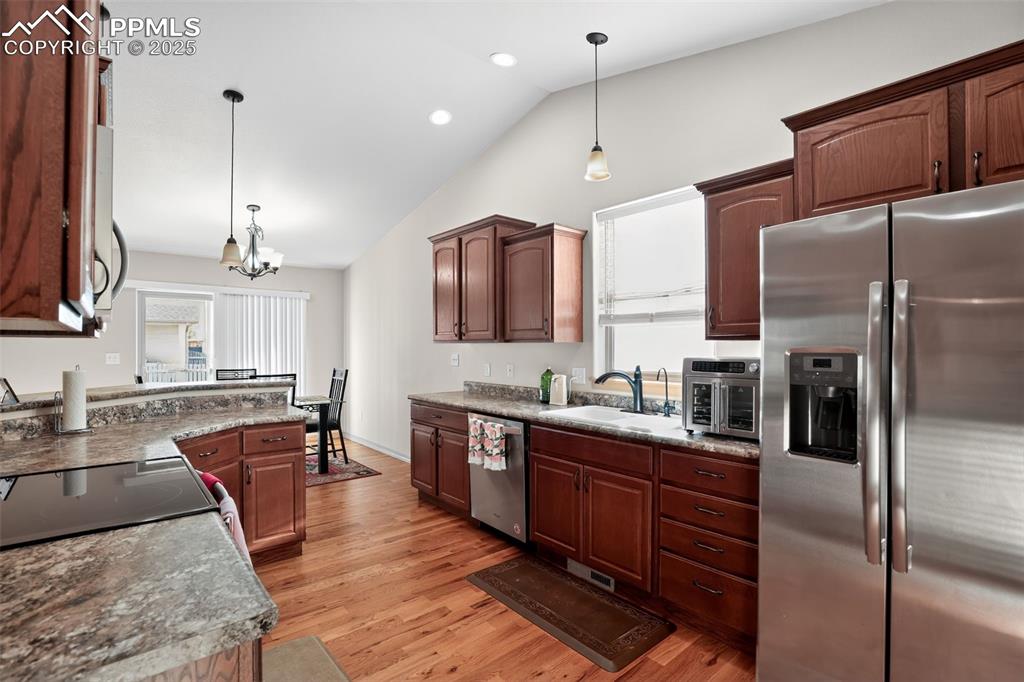 Image 8 of 34: Kitchen