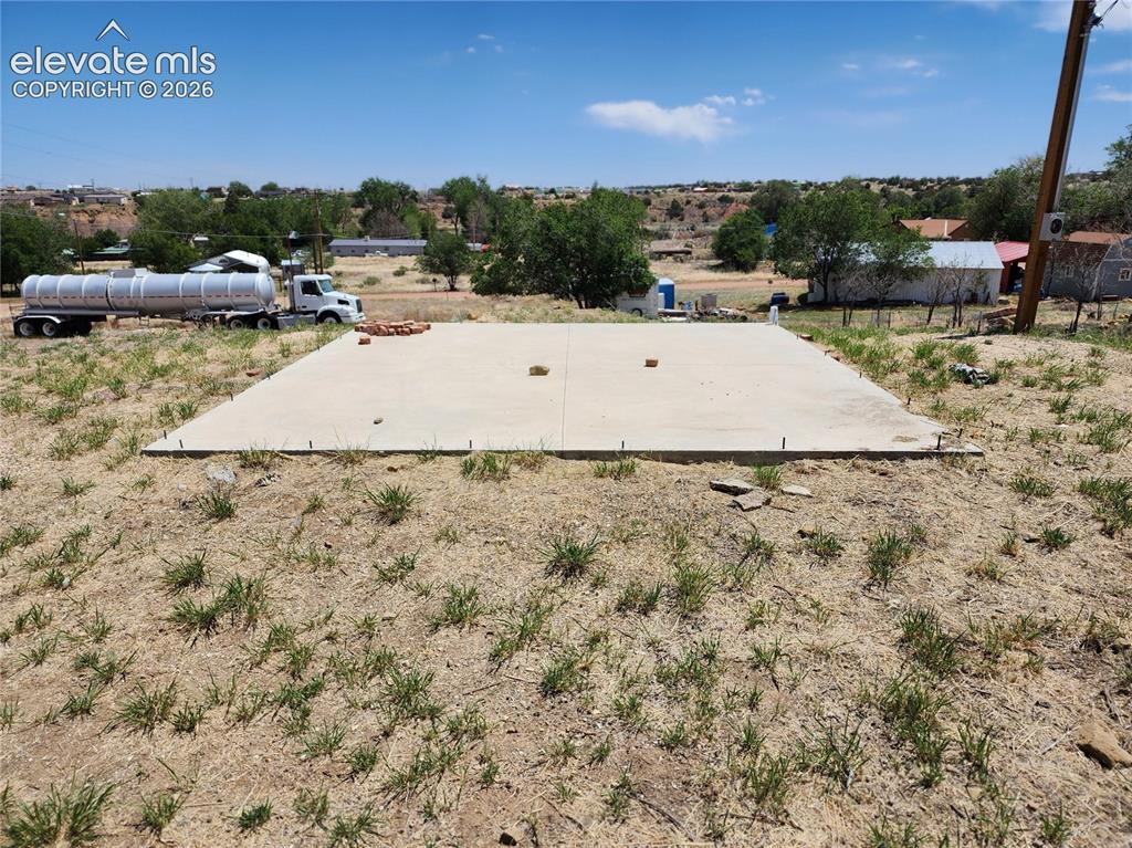 Image 2 of 5: Yard