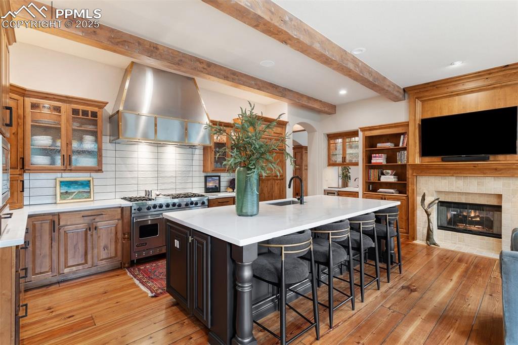 Image 12 of 50: Kitchen