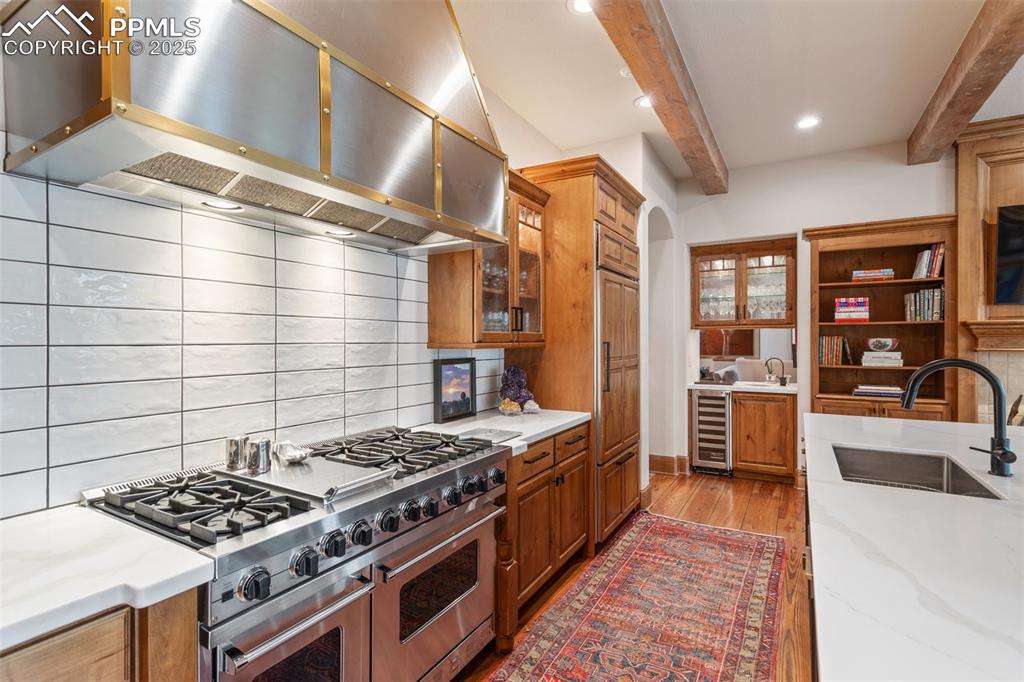 Image 17 of 50: Kitchen