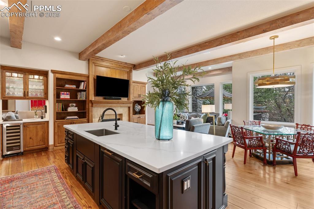 Image 18 of 50: Kitchen