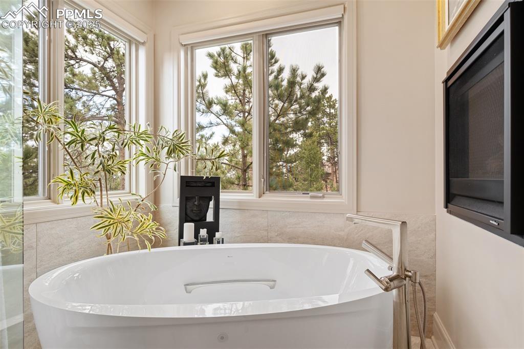 Image 21 of 50: Master Bathroom