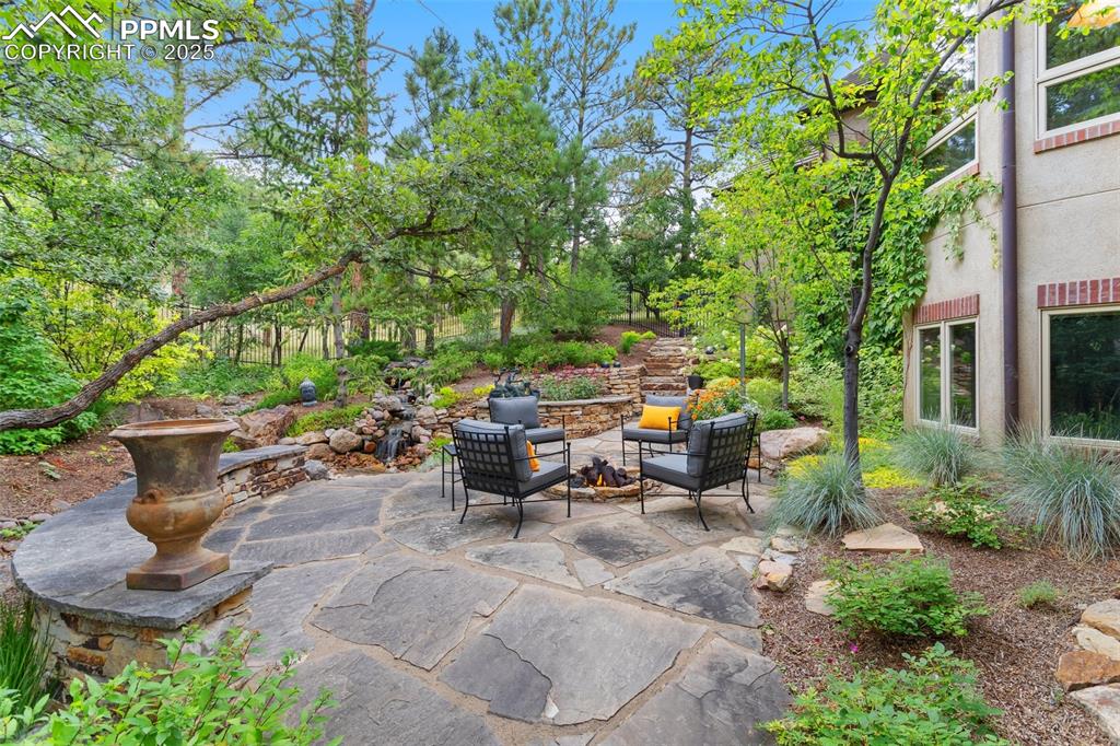 Image 47 of 50: Outdoor Entertaining Space