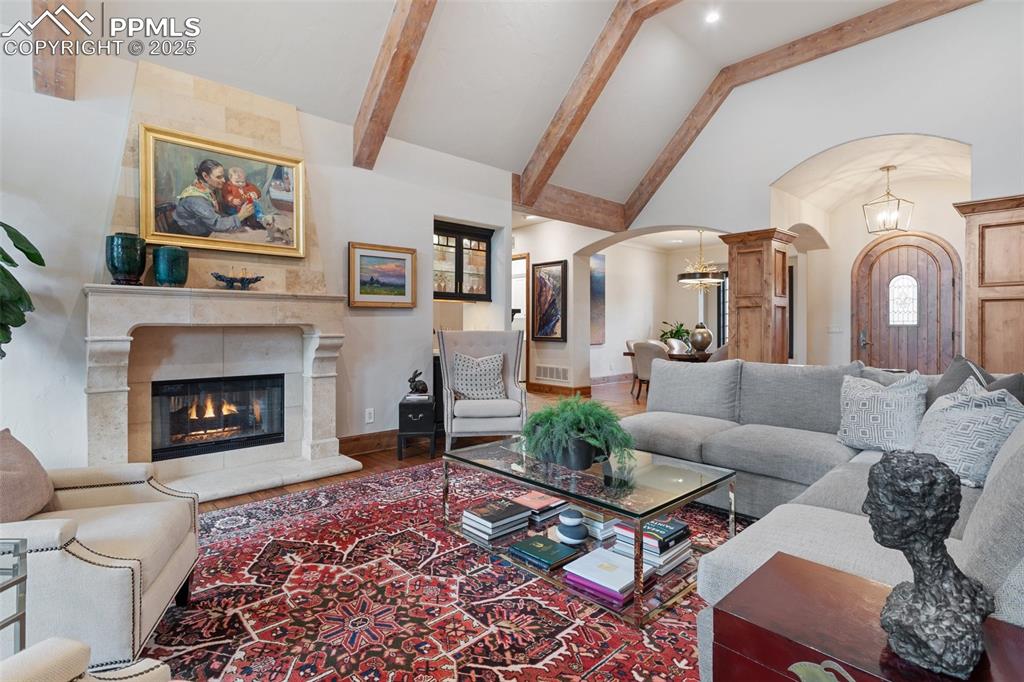 Image 9 of 50: Living Room