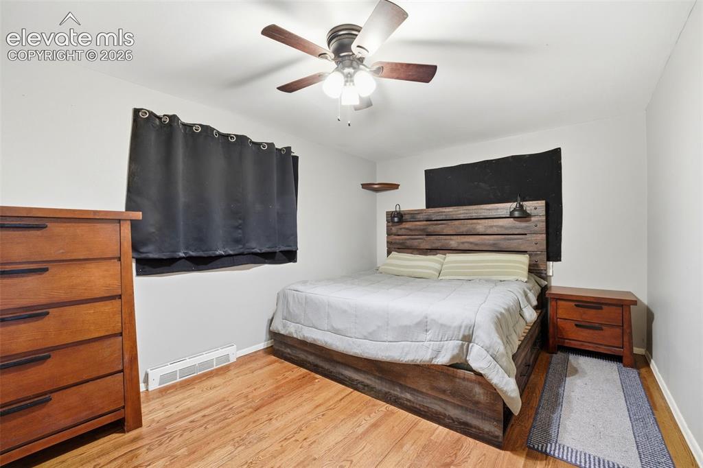 Image 19 of 49: Master Bedroom