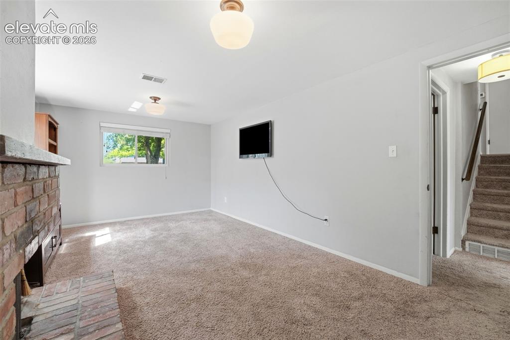 Image 29 of 49: Family Room