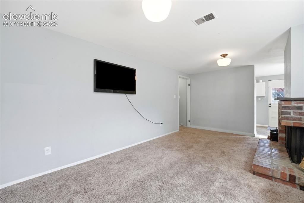 Image 30 of 49: Family Room