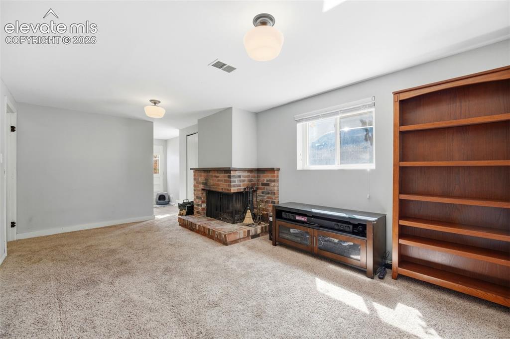 Image 31 of 49: Family Room