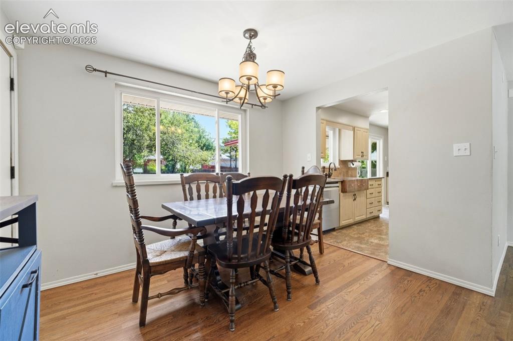 Image 7 of 49: Dining Area