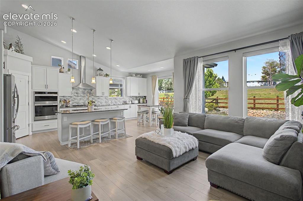 Image 11 of 25: Great Room