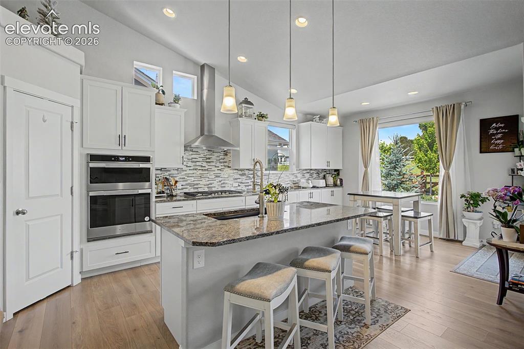 Image 12 of 25: Kitchen