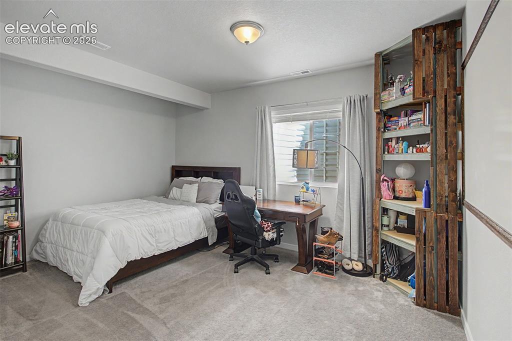 Image 20 of 25: Bedroom