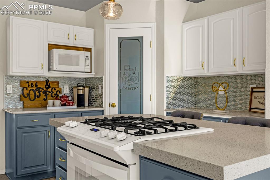 Image 10 of 43: Kitchen