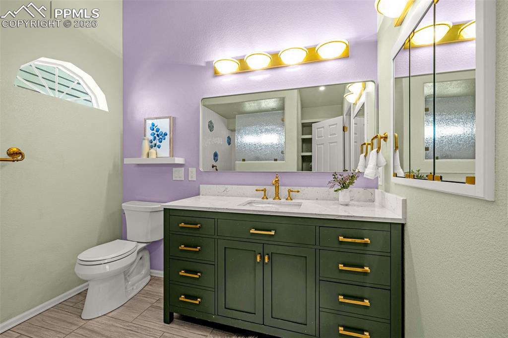 Image 15 of 43: Bathroom