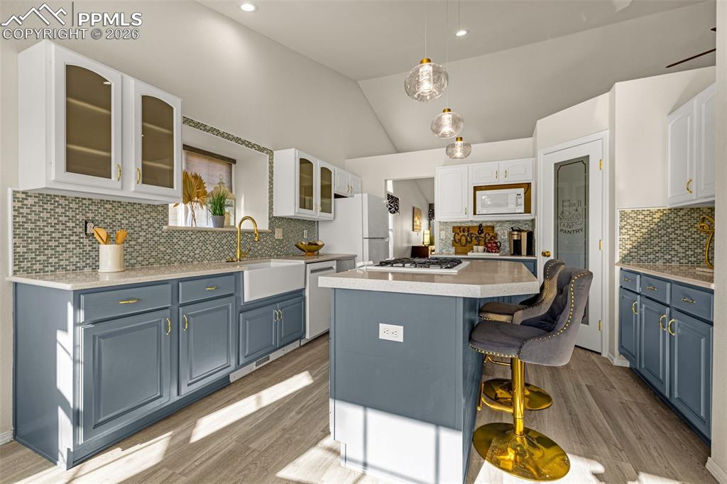 Image 5 of 43: Kitchen