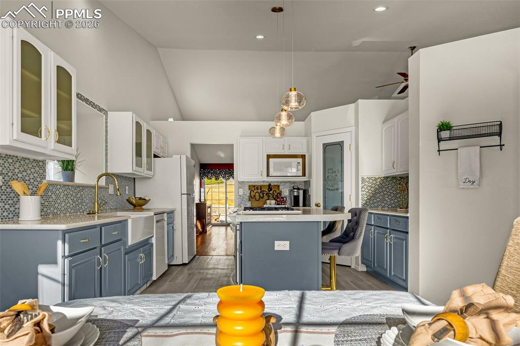 Image 6 of 43: Kitchen