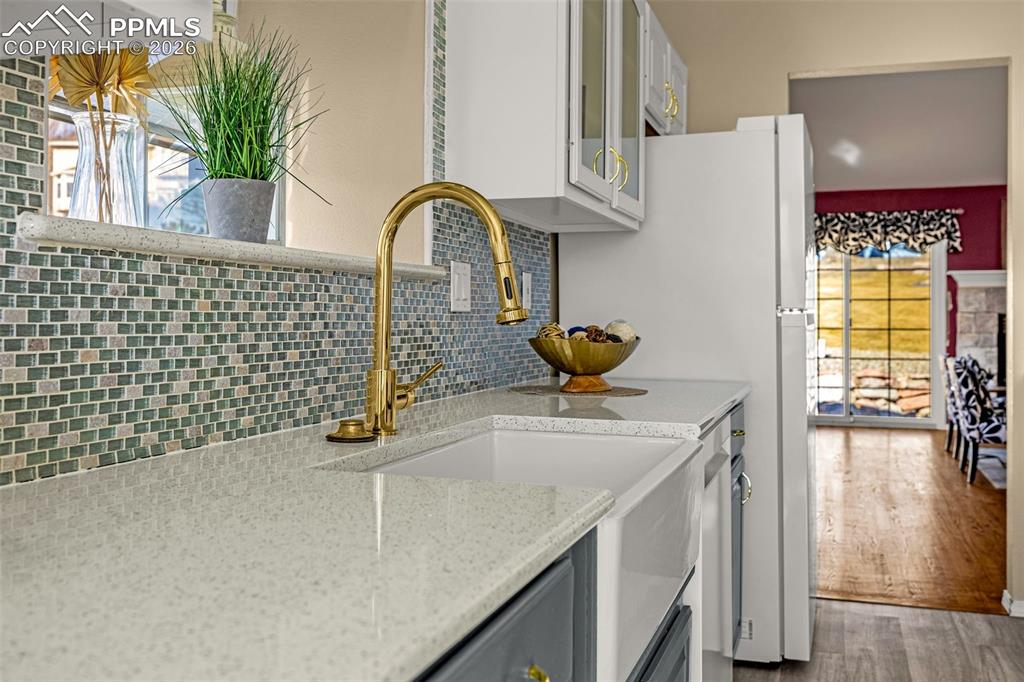 Image 8 of 43: Kitchen