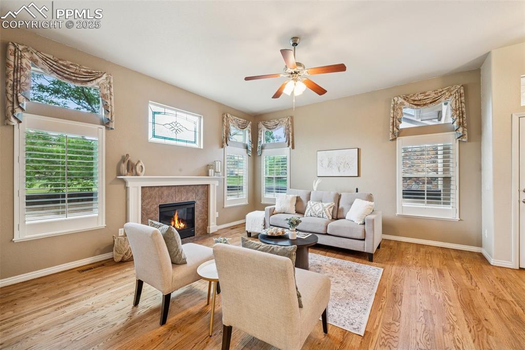 Image 5 of 33: Living Room