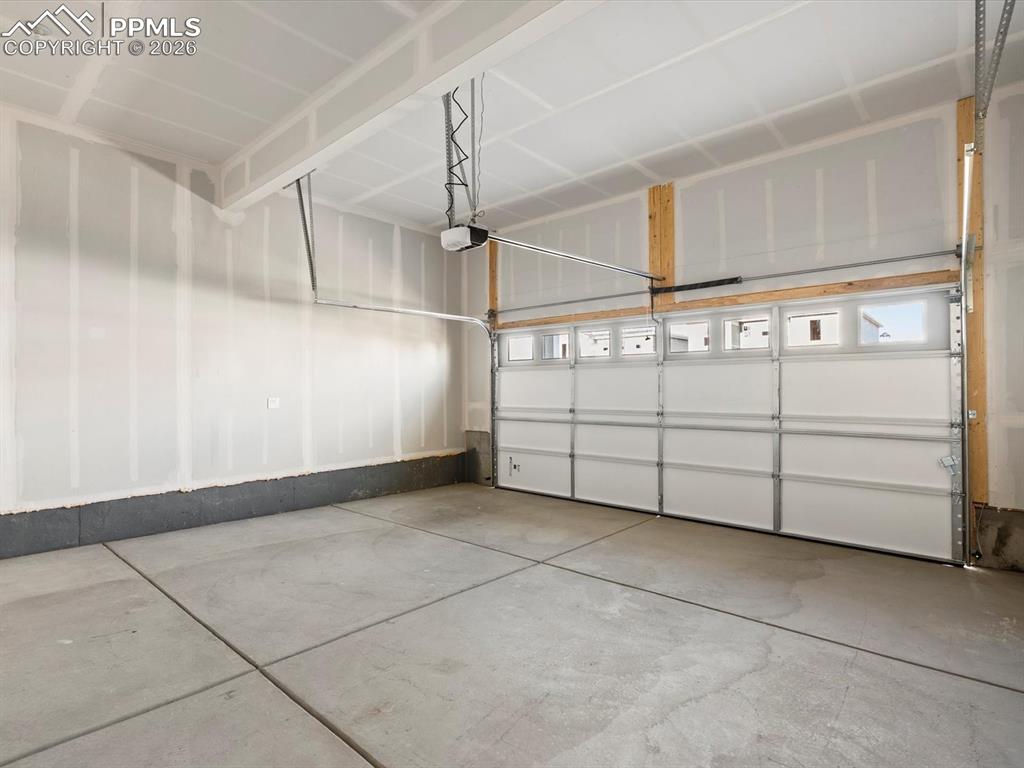 Image 12 of 29: Garage