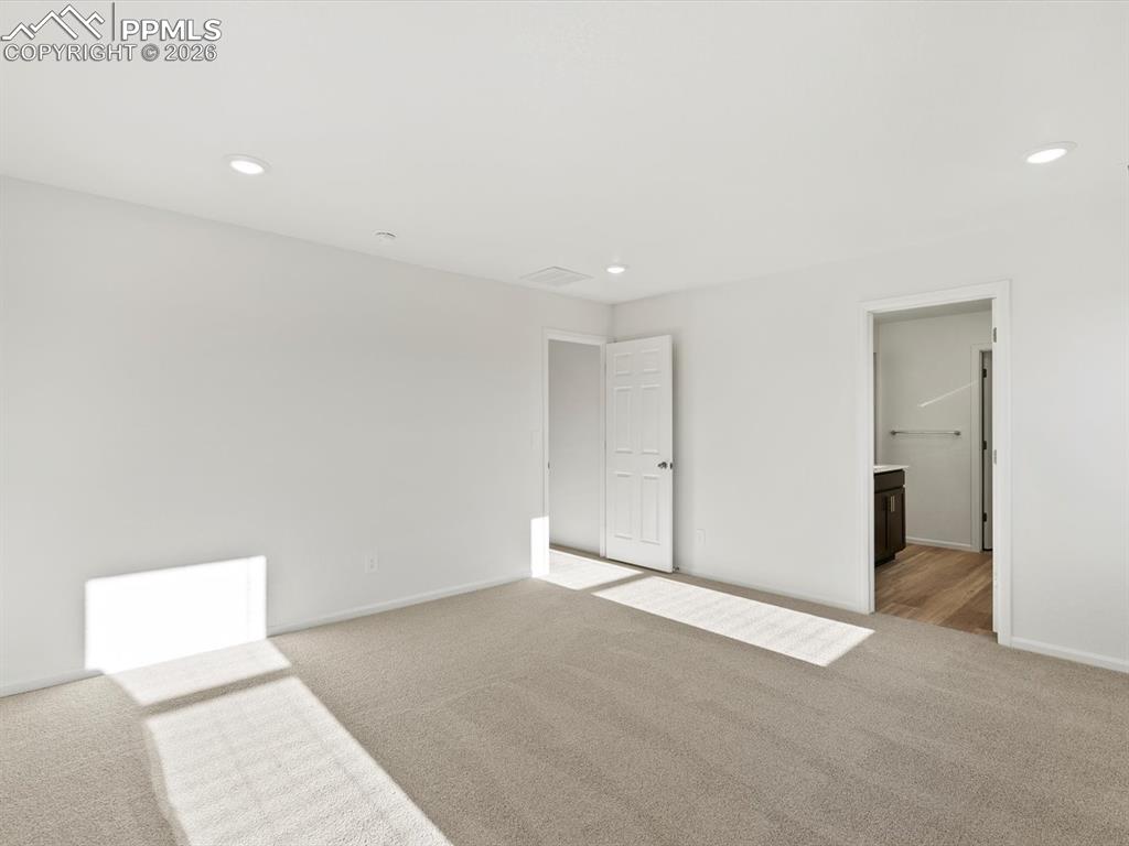 Image 16 of 29: Bedroom