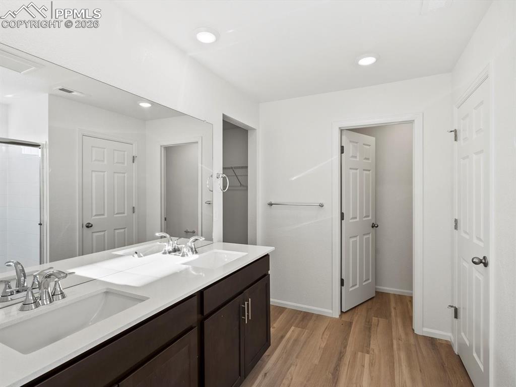 Image 17 of 29: Bathroom