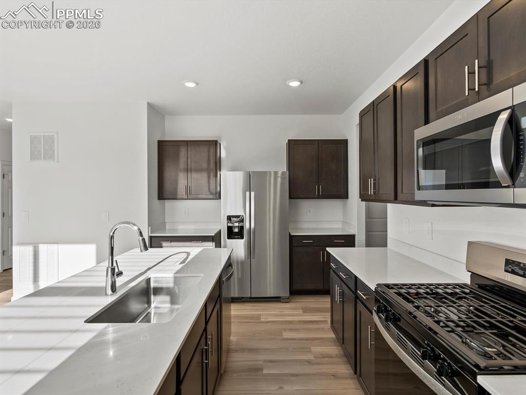 Image 9 of 29: Kitchen