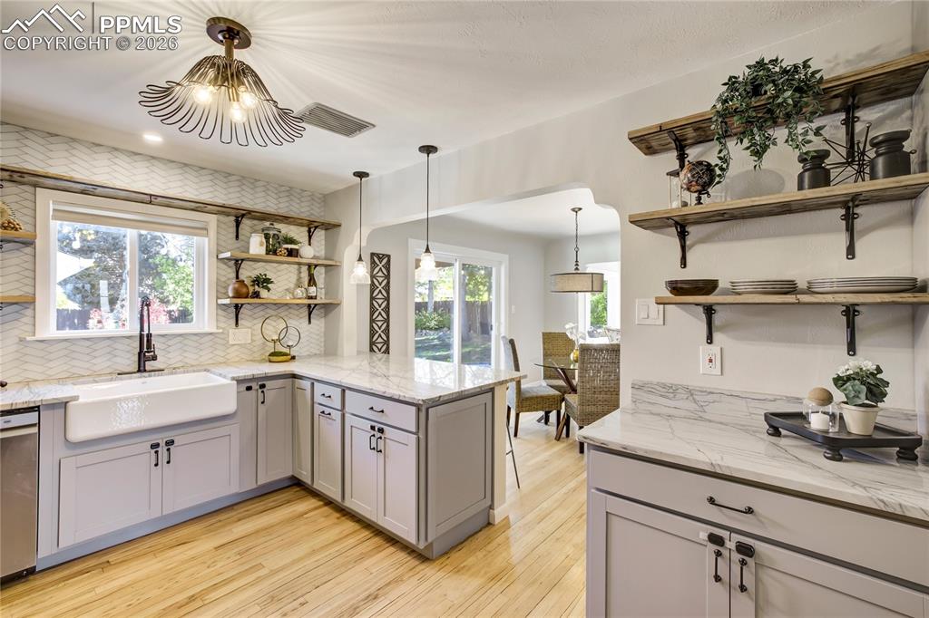 Image 10 of 36: Kitchen