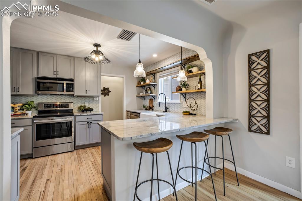 Image 11 of 36: Kitchen