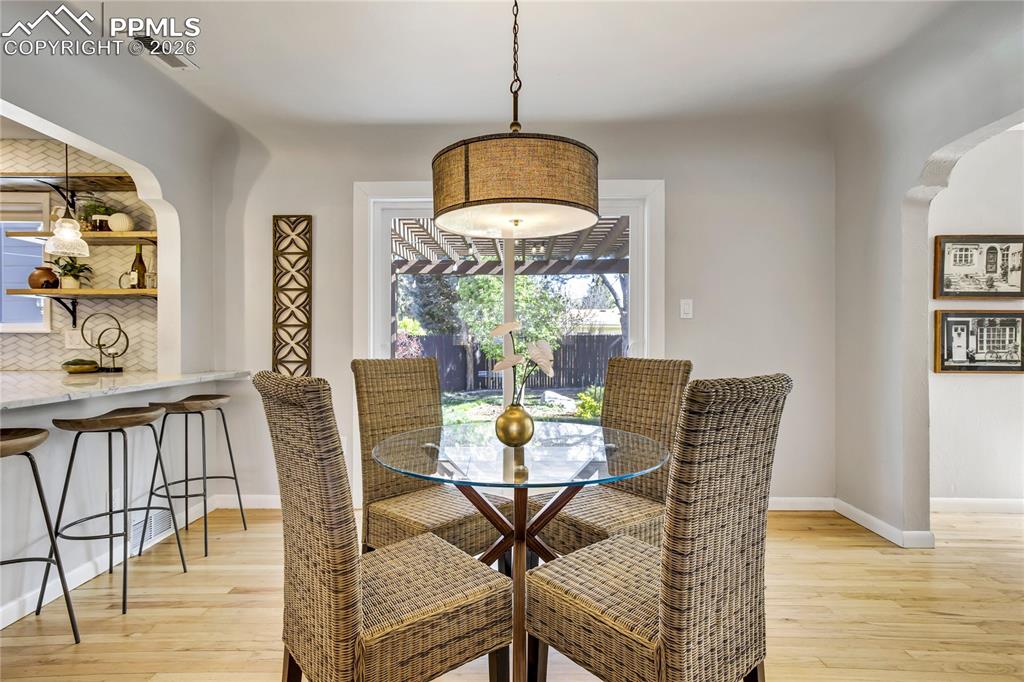 Image 12 of 36: Dining Area