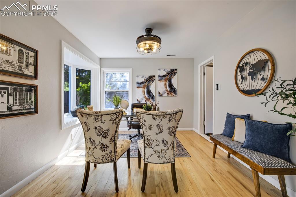 Image 14 of 36: Dining Area