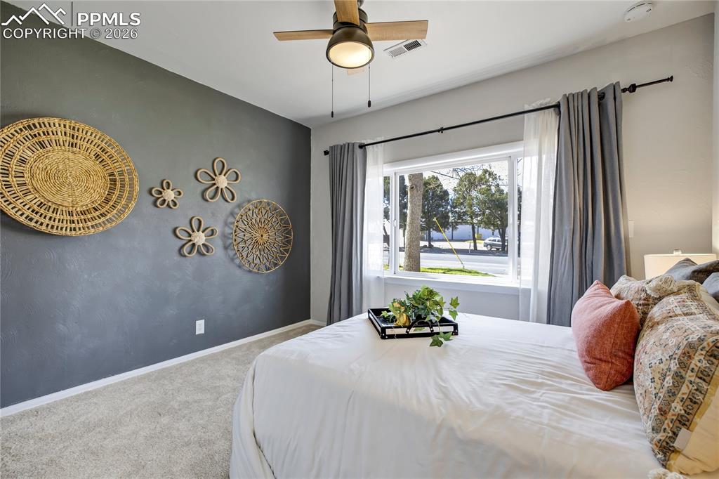 Image 16 of 36: Bedroom